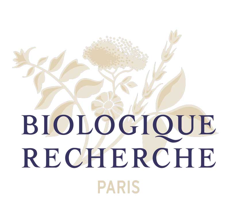 Logo Biologique Recherche con letras azules en el fondo se ven flores de color marron claro